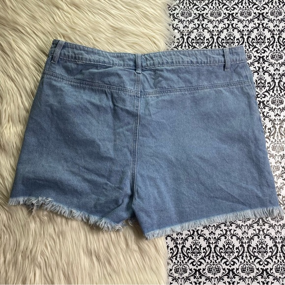 PrettyLittleThing : size : 14 : high waisted ripped distressed denim jean shorts - Picture 5 of 10